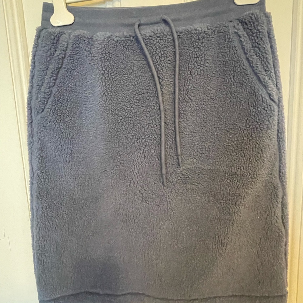 Uniglo fleece - comfortable and warm. Size large.